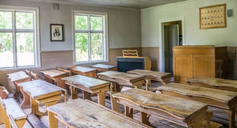 Μέτρο που απαγορεύει την ομιλία ξένων γλωσσών στα σχολεία προωθεί η ακροδεξιά στη Σουηδία