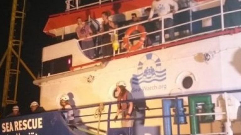 Ραγδαίες εξελίξεις στην Ιταλία: Κίνηση-ΜΑΤ του Σαλβίνι προκαλεί την οργή των αριστερών