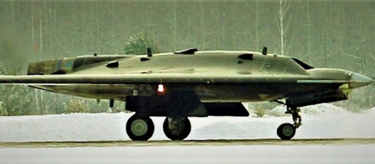 Το αδύνατο έγινε δυνατό: Η Ρωσία κατασκεύασε το πρώτο στρατηγικό μαχητικό που θα επιχειρεί με τεχνητή νοημοσύνη!