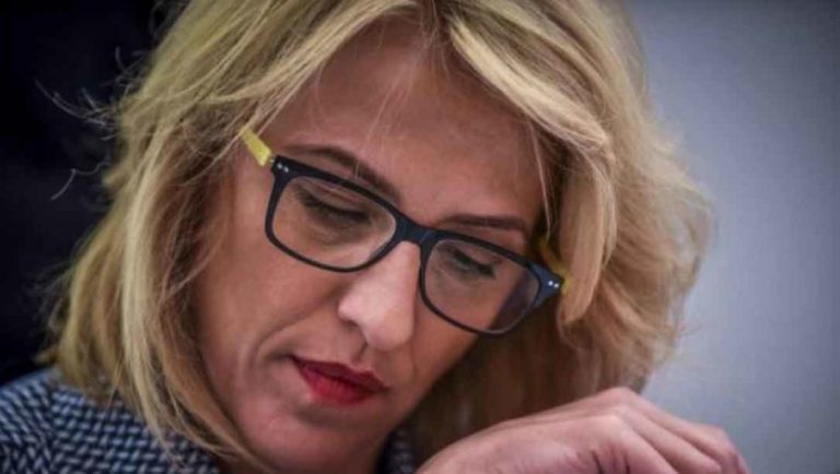 Συντριβή της Ρένας Δούρου στις περιφερειακές εκλογές…