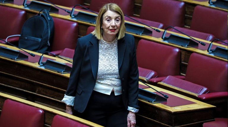 Τασία για τη μετάταξη της κόρης της στη Βουλή: Αξιοποιήθηκαν κάποιες γνωριμίες…