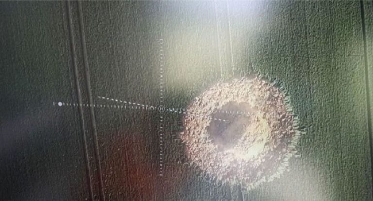 Τεράστιος κρατήρας σε χωράφι στη Γερμανία μετά από έκρηξη που ξύπνησε τους κατοίκους