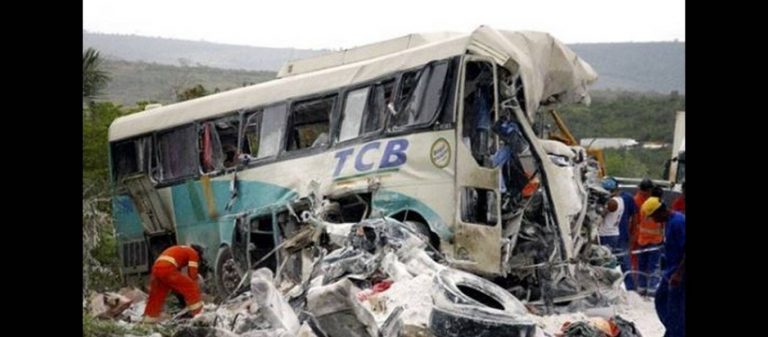 Άρπαξε το τιμόνι από τον οδηγό και προκάλεσε φρικτή καραμπόλα – 12 νεκροί και 43 τραυματίες