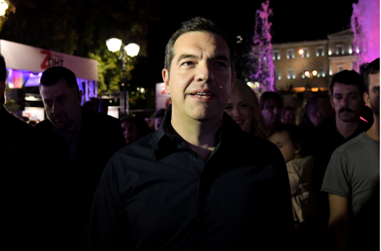 Στη Μάνδρα με άσπρο πουκάμισο, στο Μάτι με άσπρο, σήμερα με μαύρο…