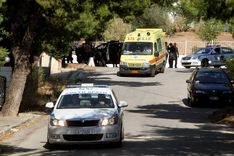 Δολοφονία στην Αγία Παρασκευή: Κρεμάστηκε στο κελί της η πατροκτόνος