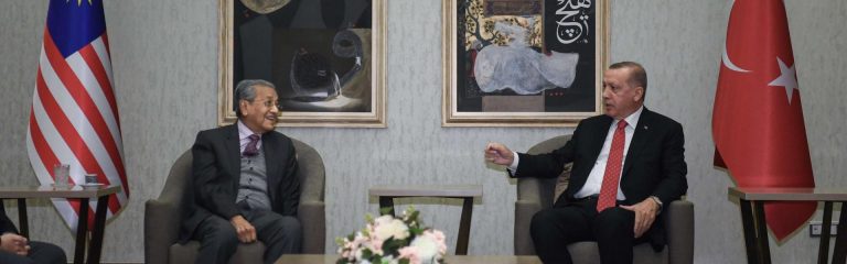 Επιμενω οτι κατι δεν παει καλα με το θεμα Ερντογαν και παγκοσμια ολα τα ΜΜΕ ακολουθουν μια πολυ παραξενη συμπεριφορα!!!