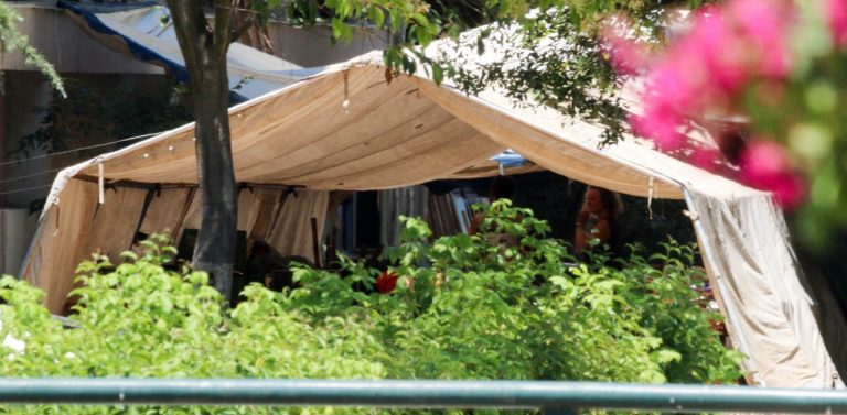 Αμφίκλεια: Επιχείρηση εκκένωσης κατασκηνώσεων μέσα στη νύχτα