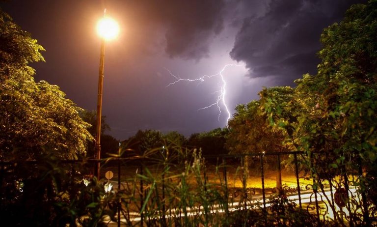Χαλκιδική: Εκτεταμένα προβλήματα στην ηλεκτροδότηση λόγω της θεομηνίας