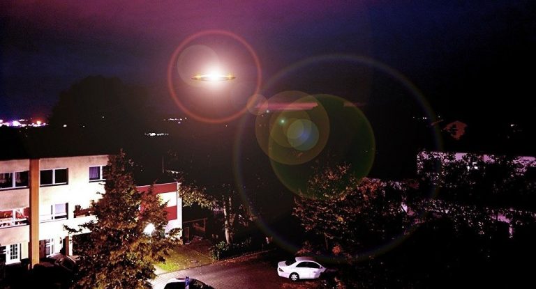«Φιδίσια» φώτα στον ουρανό δημιουργούν νέες θεωρίες για UFO