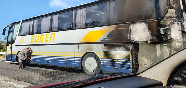 Καβάλα: Τουριστικό λεωφορείο τυλίχτηκε στις φλόγες