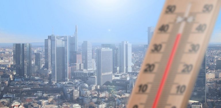 Καιρός: Καύσωνας πλήττει την Ευρώπη, στους 41,2 βαθμούς το θερμόμετρο στη Γαλλία