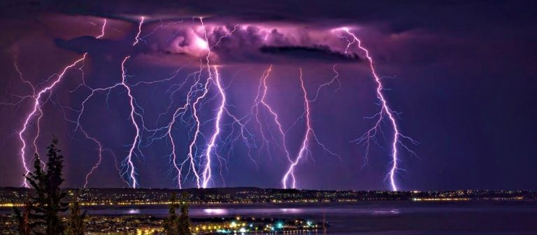 4.500 κεραυνοί έπεσαν χθες στην Ελλάδα των 39 βαθμών Κελσίου! – Πρωτοφανής ασυμμετρία καιρικών φαινομένων