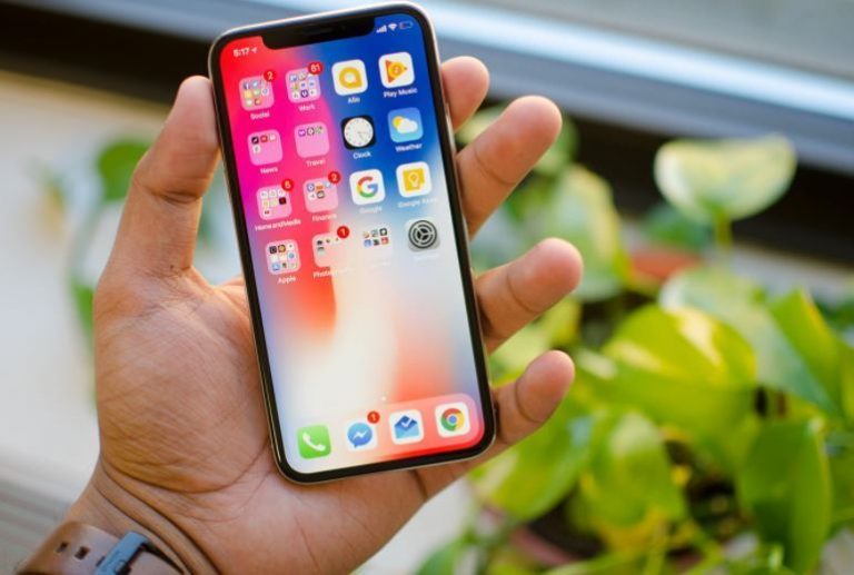 Βρετανία: «Κομμένο» το Facebook στη δουλειά – Εργοδότες κατάσχουν κινητά!