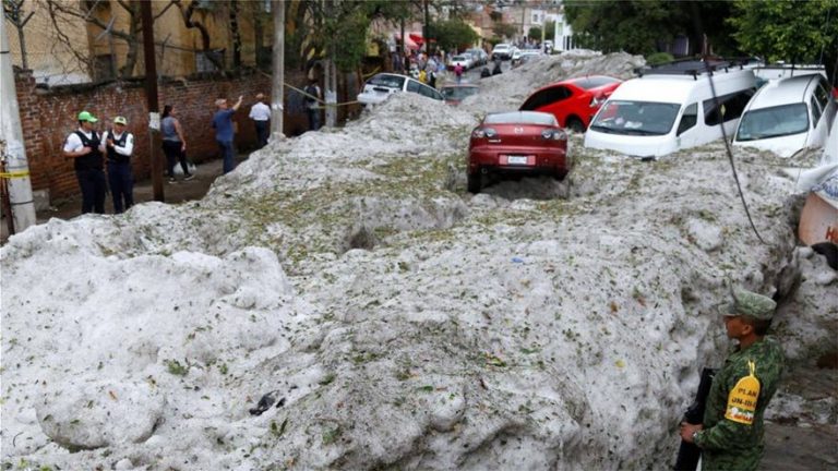 Μεξικό: Χαλάζι πάνω από ένα μέτρο «έθαψε» την Γουαδαλαχάρα