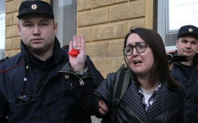 Ρωσία: Δολοφονήθηκε επιφανής ακτιβίστρια της ΛΟΑΤΚΙ κοινότητας