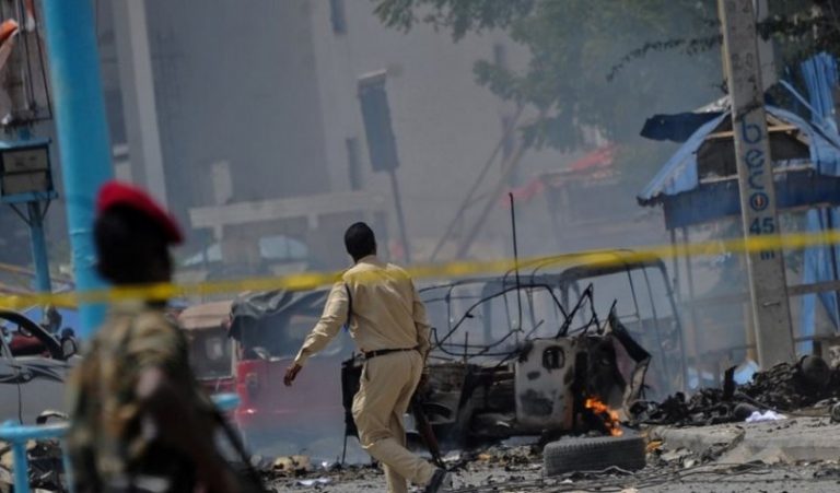 Σομαλία: Επίθεση από βομβιστή αυτοκτονίας στο δημαρχιακό μέγαρο της Μογκαντίσου