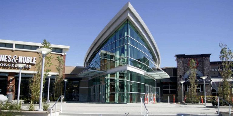 ΗΠΑ: Πυροβολισμοί σε εμπορικό κέντρο στη Καλιφόρνια – Διέφυγε με το τρένο ο δράστης