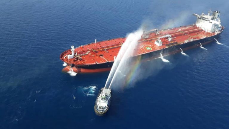 Υπό βρετανική συνοδεία τα εμπορικά πλοία στο Στενό του Ορμούζ