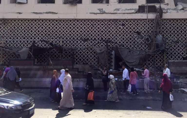 Αίγυπτος: «Τρομοκρατική ενέργεια» η πολύνεκρη έκρηξη αυτοκινήτων