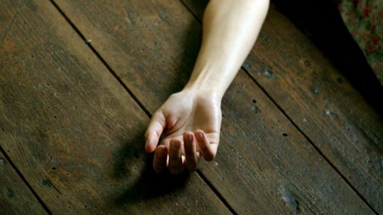 Χτυπούσε το κεφάλι του στον τοίχο ώσπου έπεσε νεκρός!