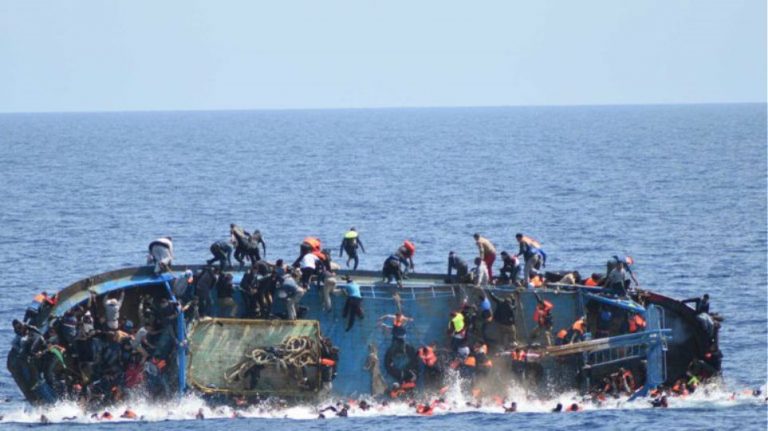 Λιβύη: Νέο πολύνεκρο ναυάγιο – Φόβοι για 100 νεκρούς μετανάστες από βύθιση πλοίου