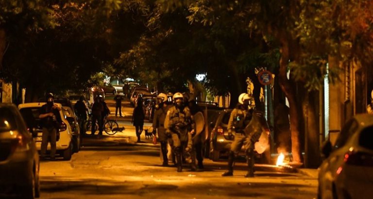 Σοβαρά επεισόδια με αναρχικούς – Συγκρούσεις μέχρι την πλατεία Εξαρχείων