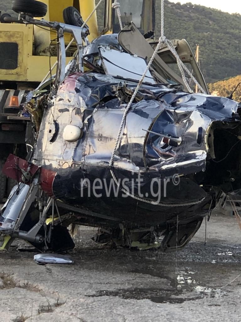 Πόρος: Αυτό είναι το μοιραίο ελικόπτερο – Συγκλονιστικές φωτογραφίες από την ανέλκυση