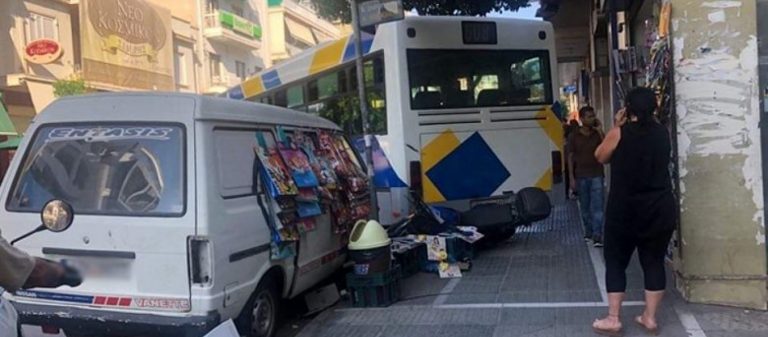 Πανικός στου Ζωγράφου: Λεωφορείο παραλίγο να «εισβάλλει» σε κατάστημα