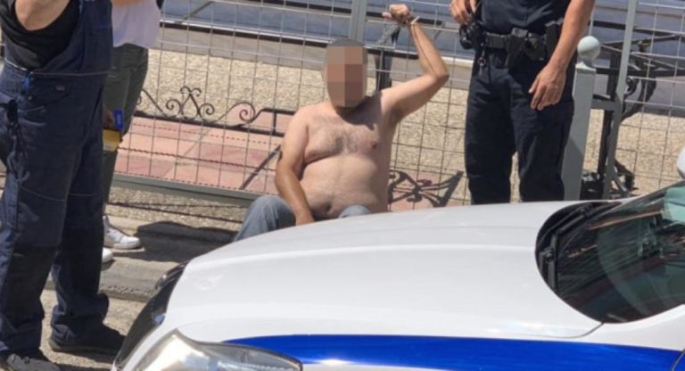 Γέρακα: Έδεσε με πλαστική ταινία αυτόν που πήγε να τον εξαπατήσει