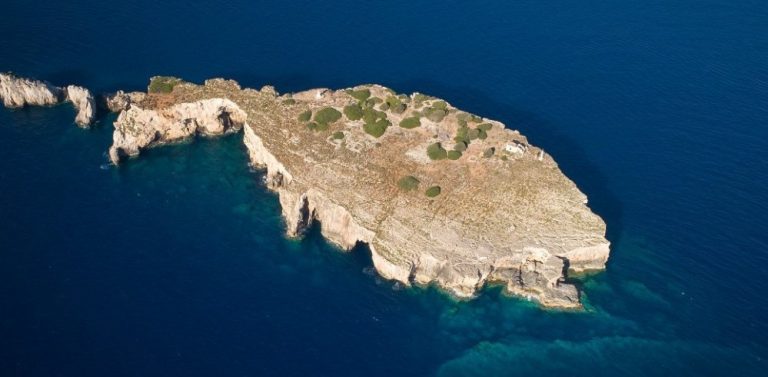 Κρήτη: Περιπέτεια για δυο 20χρονους – Βρήκαν καταφύγιο σε βραχονησίδα