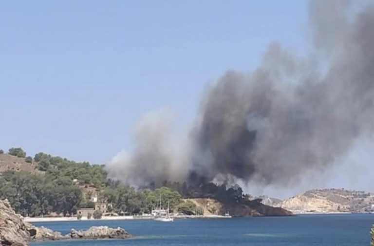 ΤΩΡΑ… Μεγάλη και ανεξέλεγκτη φωτιά στη Λέρο – Εγκλωβισμένοι άνθρωποι σε παραλία