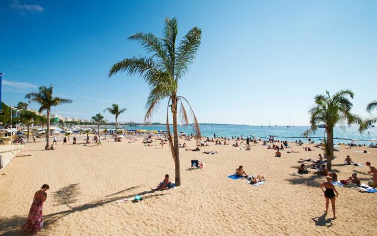 Εκκενώθηκε παραλία της Βαρκελώνης έπειτα από τον εντοπισμό εκρηκτικού μηχανισμού στη θάλασσα