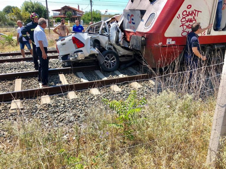 Σύγκρουση τρένου με αυτοκίνητο στη Θεσσαλονίκη