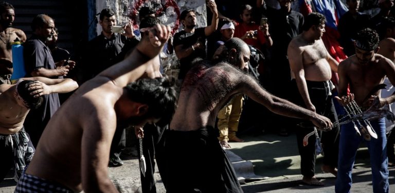 Ισλαμαμπάντ το Περιστέρι: Μουσουλμάνοι αυτομαστιγώνονται για την Ασούρα!