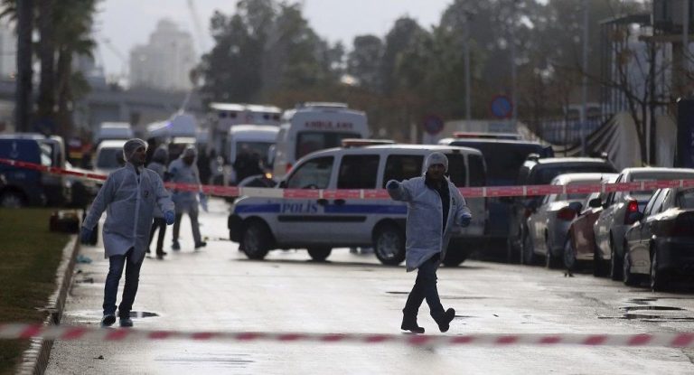 ΕΚΤΑΚΤΟ: Έκρηξη και φωτιά σε εργοστάσιο χημικών στην Τουρκία