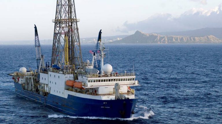 Αναζητούνται απαντήσεις: Υποθαλάσσεις γεωτρήσεις για να μελετηθεί το ηφαίστειο της Σαντορίνης