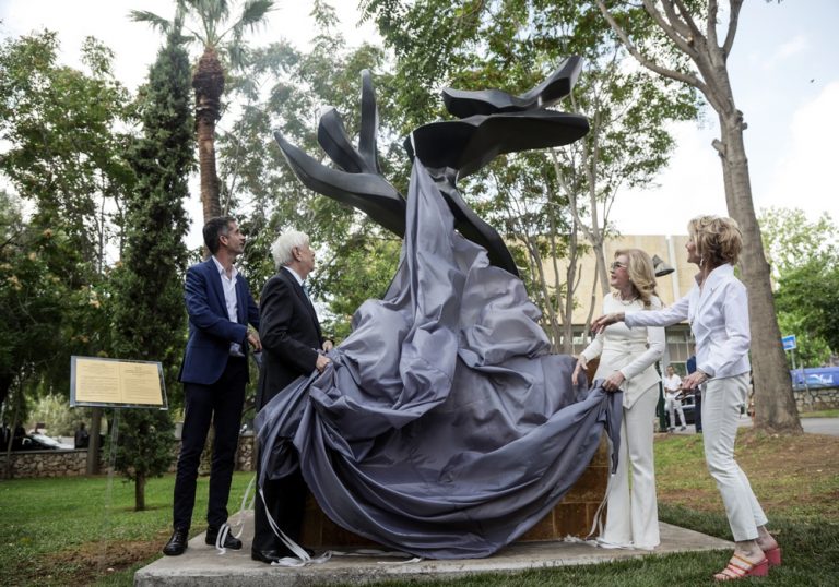 Στήθηκε άγαλμα της πανθρησκείας στην Ελλάδα- Ποιος το παρουσίασε!