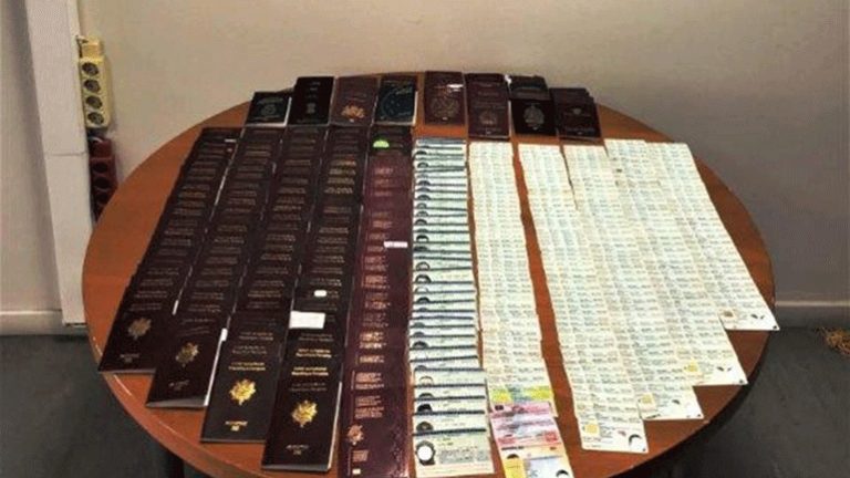 Συνελήφθη 49χρονη με 401 ταξιδιωτικά έγγραφα στο «Ελ. Βενιζέλος»