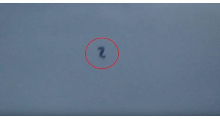 Τι είναι αυτά: Ερπετοειδή UFO κάνουν την εμφάνισή τους ανά την υφήλιο