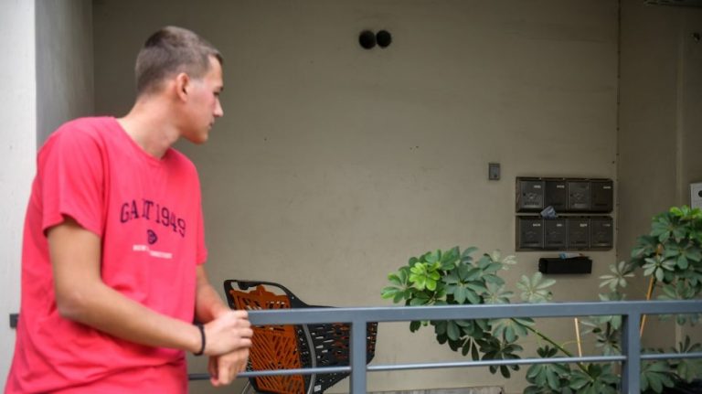 Συγκλονίζει ο 19χρονος φοιτητής που εντόπισε το εγκαταλελειμμένο βρέφος μέσα σε καρότσι του σούπερ μάρκετ: «Σε έπιανε η καρδιά σου…»