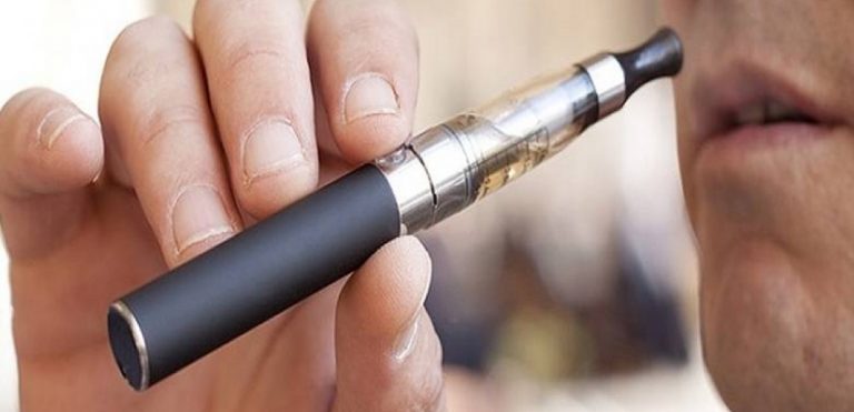 Απαγορεύει και η Νέα Υόρκη τα υγρά με γεύσεις για τα ηλεκτρονικά τσιγάρα