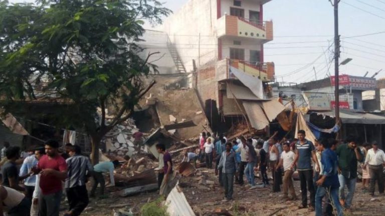 Τραγωδία στην Ινδία: Τουλάχιστον 23 νεκροί από τεράστια έκρηξη σε βιοτεχνία βεγγαλικών