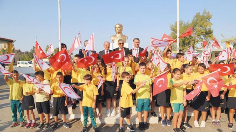 ΞΕΦΤΙΛΑ : ΠΑΝΥΓΥΡΙΚΑ ΟΙ ΤΟΥΡΚΟΙ ΑΝΕΒΑΣΑΝ ΤΗΝ ΚΑΤΟΧΙΚΗ ΣΗΜΑΙΑ ΠΟΥ ΕΙΧΕ ΚΑΤΕΒΑΣΕΙ Ο 16ΧΡΟΝΟΣ