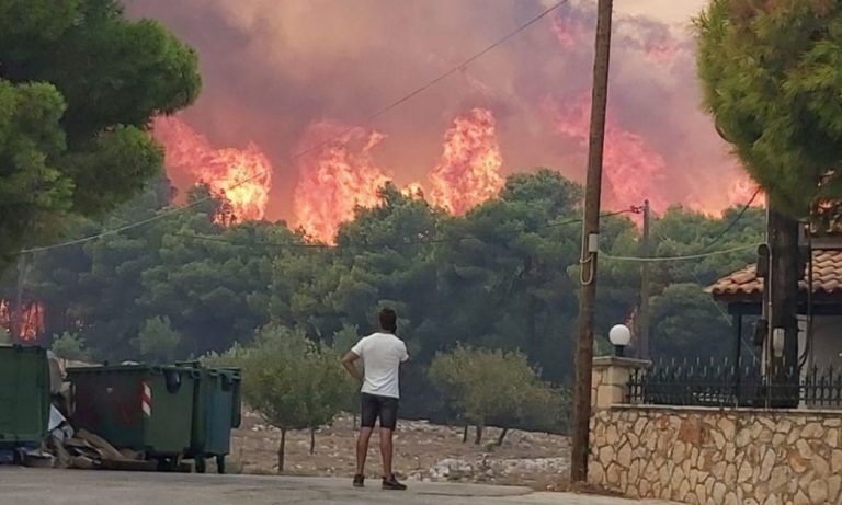 Ζάκυνθος: Σε ύφεση η φωτιά – Επιχειρούν τα εναέρια μέσα – Σώθηκε το Κερί