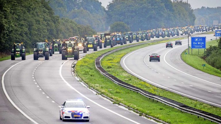 ΟΙ ΚΛΑΝΙΕΣ ΤΩΝ ΟΛΛΑΝΔΙΚΩΝ ΑΓΕΛΑΔΩΝ ΦΛΩΜΩΣΑΝ ΤΟΝ ΠΛΑΝΗΤΗ! ΔΩΣΤΕ ΚΑΙ ΑΛΛΗ ΕΦΟΡΙΑ…
