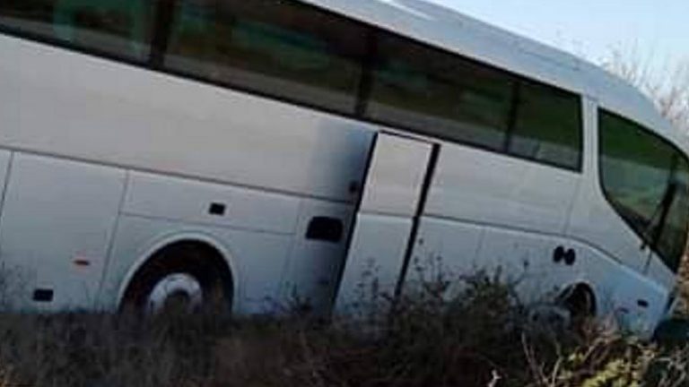 Λιβαδειά: Εκτροπή λεωφορείου στο οποίο επιβαίνουν ηλικιωμένοι