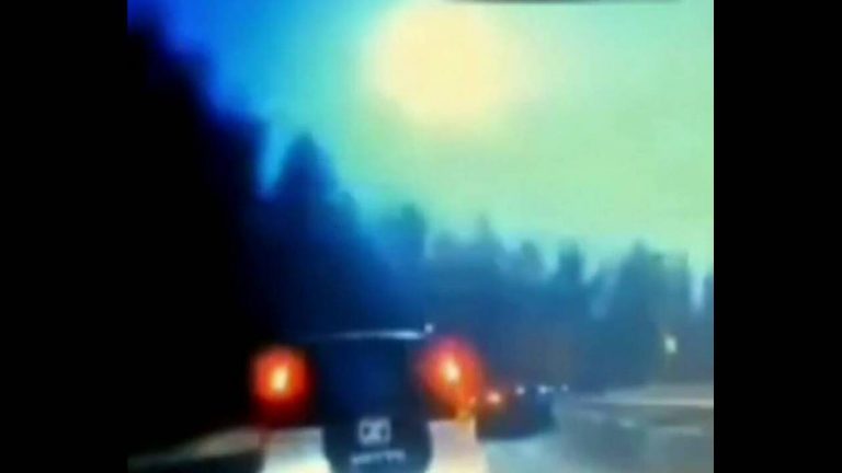 Έγινε η νύχτα… μέρα: Μυστηριώδες φαινόμενο στον ουρανό τρομάζει τους κατοίκους