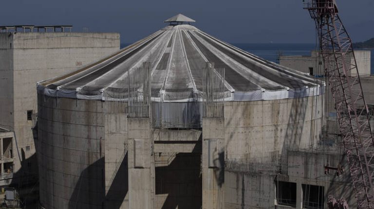 Συναγερμός στην Ουγγαρία: Διεκόπη αυτόματα η λειτουργία ενός αντιδραστήρα του πυρηνικού σταθμού