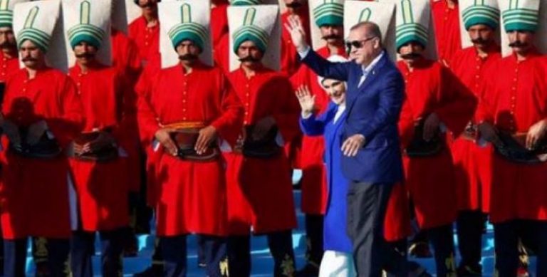 Ρώσος αναλυτής: Έλληνες-Αρμένιοι καλά θα κάνουν να είναι έτοιμοι για το γιαταγάνι του (νεο)-Οθωμανού