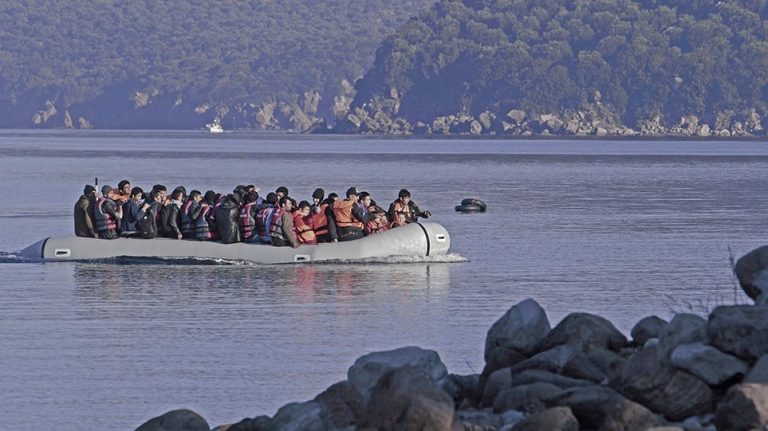 Λέσβος: Έφτασαν επτά βάρκες σε δέκα λεπτά!